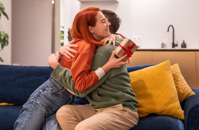 Gesturi mici, impact mare: cum să-ți surprinzi partenerul fără o ocazie specială