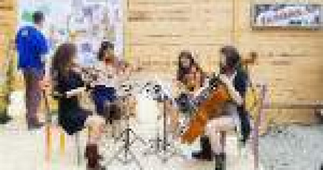 Prima expozitie colectiva creata printr-un live act