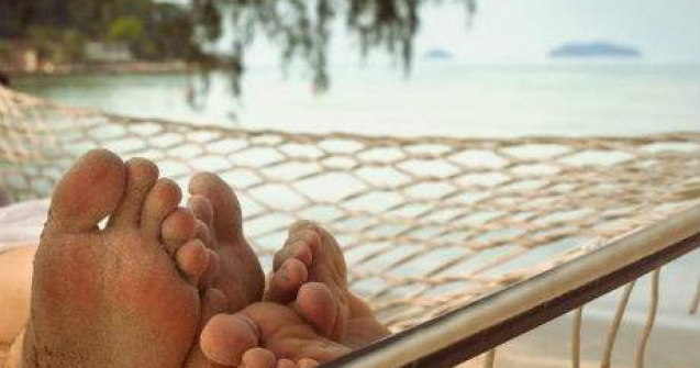 Este luna Iulie! Sa ne bucuram: 15 bancuri de vara perfecte