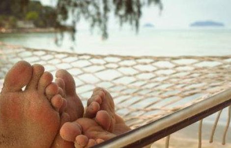 Este luna Iulie! Sa ne bucuram: 15 bancuri de vara perfecte