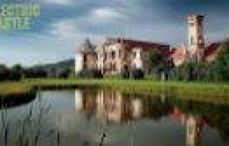 32.000 de 'electrici' la Bontida, judetul Cluj, la prima editie a festivalului Electric Castle