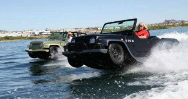 Cu asa ceva faci 'liniute' si pe apa si pe sosea: masina amfibie