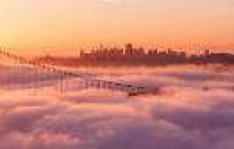 Orasul invaluit in ceata: un timelapse fabulos