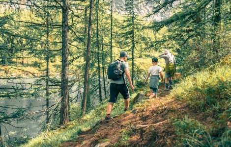 Cum pregătești familia pentru o drumeție fără incidente