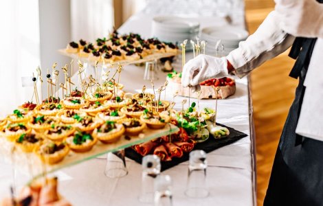 Descoperă secretele cateringului privat care transformă petrecerile din București în experiențe de neuitat