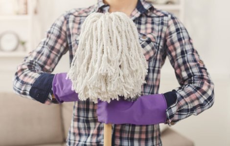 Ghid de întreținere a podelelor: cele mai bune ustensile de curățenie