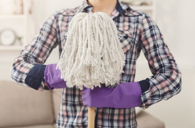 Ghid de &icirc;ntreținere a podelelor: cele mai bune ustensile de curățenie