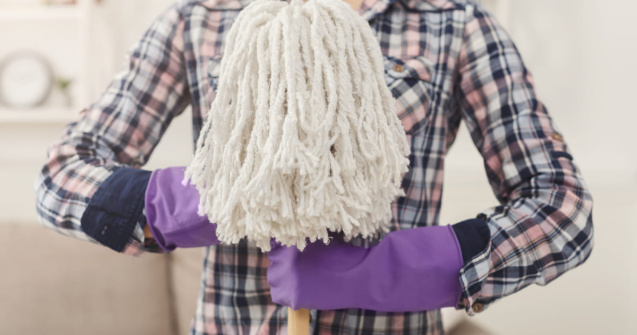 Ghid de întreținere a podelelor: cele mai bune ustensile de curățenie