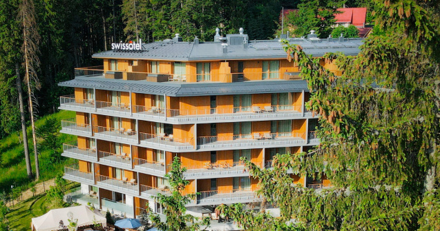 Românii cheltuiesc mai mult decât turiștii străini în hoteluri de lux