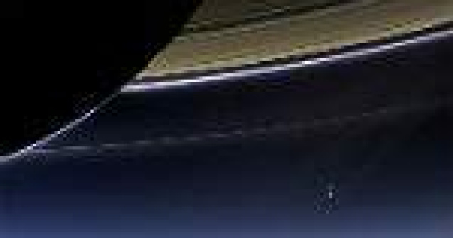 O priveliste unica: Pamantul fotografiat de la marginea Sistemului Solar