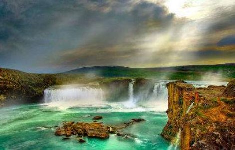 Popas la Cascada Zeilor: 15 fotografii uluitor de frumoase