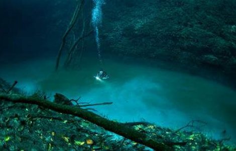 Ireal de frumos: Raul care curge sub mare