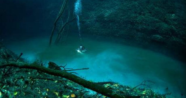 Ireal de frumos: Raul care curge sub mare