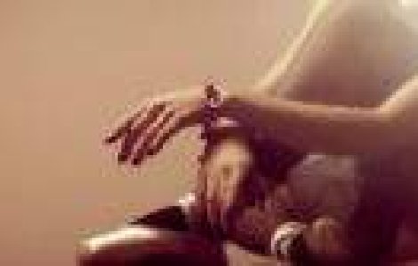 Uite cat de curajoasa este aceasta balerina! Danseaza pe cutite