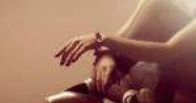 Uite cat de curajoasa este aceasta balerina! Danseaza pe cutite