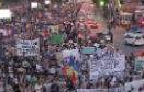 De ce protesteaza zeci de mii de romani pentru Rosia Montana?