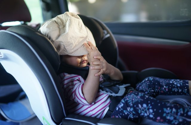 C&acirc;nd să schimbi scaunul auto al copilului: semnalele pe care nu trebuie să le ignori
