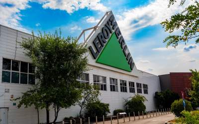 Descoperă surpriza Leroy...