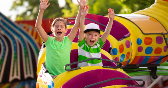 10 parcuri de distracție din România pe care nu trebuie să le ratezi!