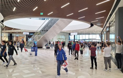 Descoperă surpriza verii la Promenada Craiova: reduceri de Crăciun în miezul sezonului estival