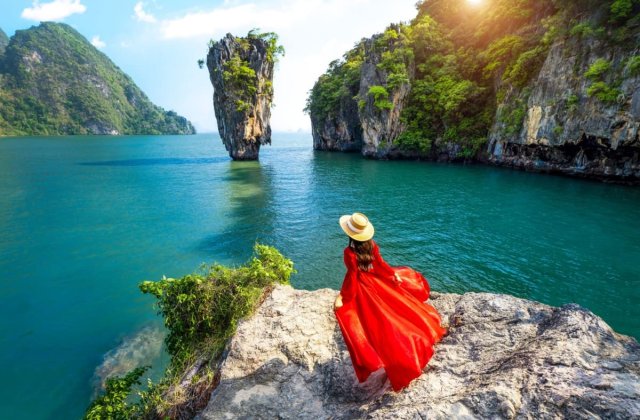 Cum ajungi la Insula James Bond și de ce este o destinație de vis pentru orice călător?