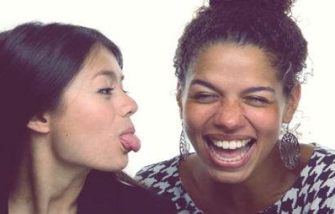 10 farse la care vei rade cu lacrimi