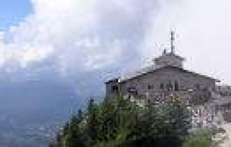 Locuri inedite de vizitat: adaposturile celor mai mari tirani ai lumii