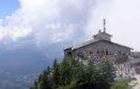 Locuri inedite de vizitat: adaposturile celor mai mari tirani ai lumii