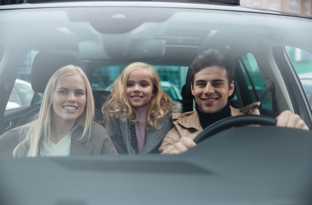 Confortul la volan: cum să transformi mașina &icirc;ntr-o oază de relaxare pe drumuri lungi