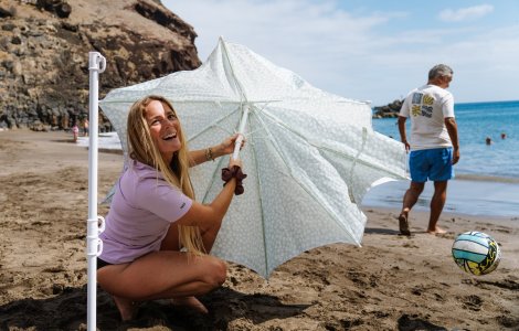 Descoperă cât de mult investesc românii în protecția solară în 2025: haine și umbrele UPF la mare căutare