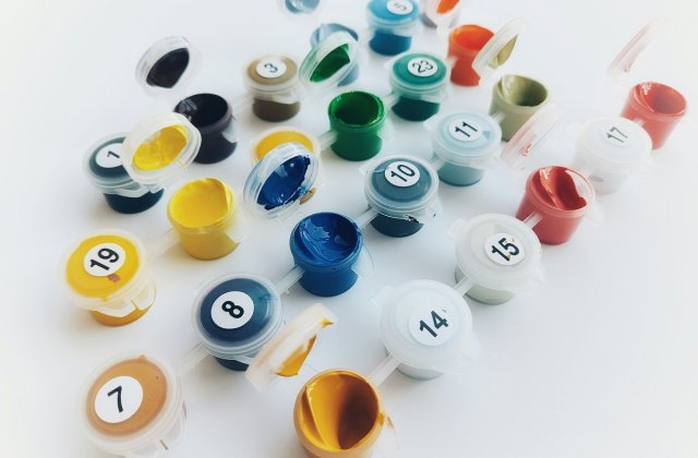 Terapia prin pictură: cum ajută arta la relaxare și echilibru emoțional