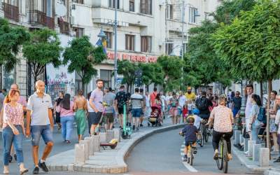 Descoperă programul...