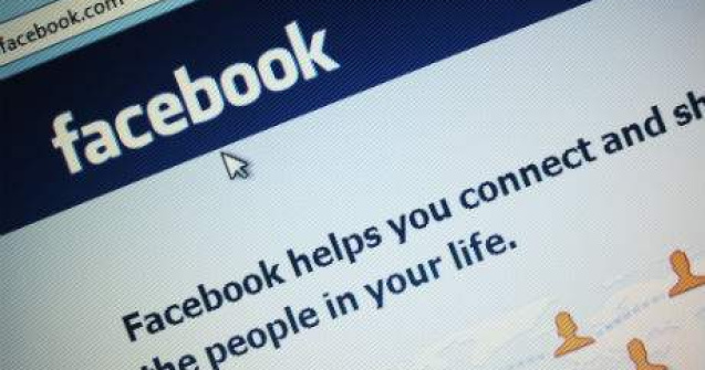 10 glume despre Facebook