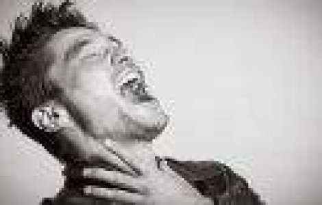 TOP 10 oameni care au murit de ras (la propriu)