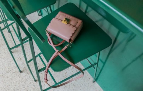 Profitul Capri Holdings crește în mod neașteptat, în ciuda scăderii vânzărilor post-Versace: Cum au reușit?