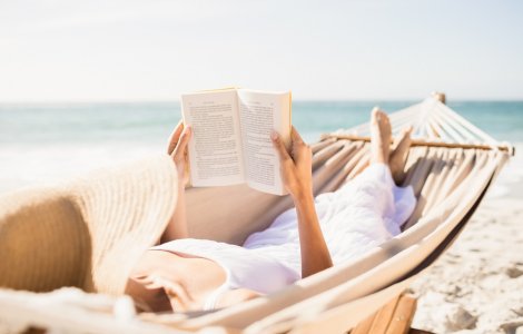 Descoperă cărțile care îți vor transforma vara într-o experiență literară profundă
