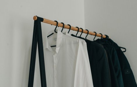 Cum să porți corect cămăși și pantaloni: ghidul simplu pentru un look masculin reușit