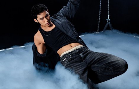 Descoperă cum MINGYU din Seventeen redefinește denimul alături de Calvin Klein și K-pop