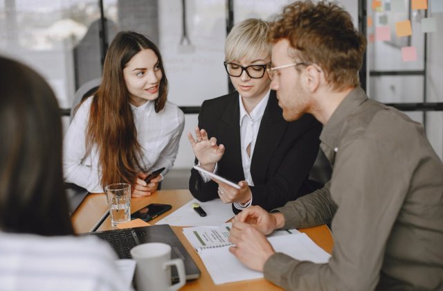 Dincolo de salariu: 4 factori de mediu care cresc productivitatea și starea de bine la birou