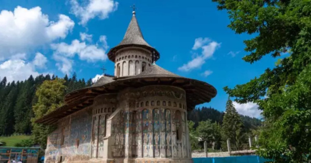 Legendele fascinante ale sfintelor mănăstiri din România: Putna, Voroneț