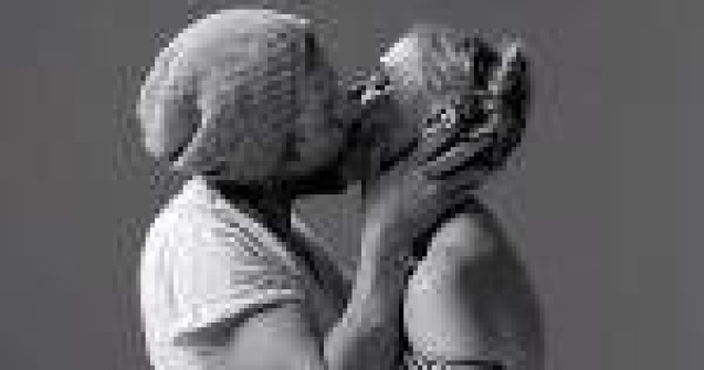 Atunci cand doi straini se saruta pentru prima data