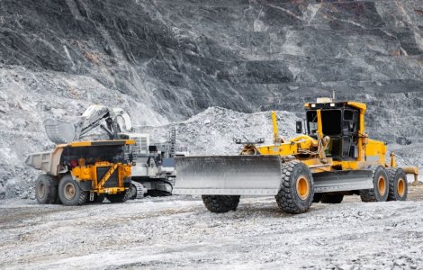 Extragerea pietrișului din cariere: pași esențiali pentru o muncă eficientă și sigură