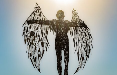 Icarus: Aripile dorinței, focul mândriei și adevărul din cădere