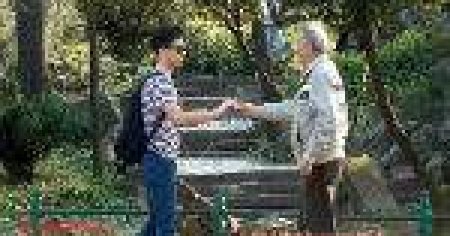 Video: Cum reactioneaza romanii cand iti cad banii din buzunar