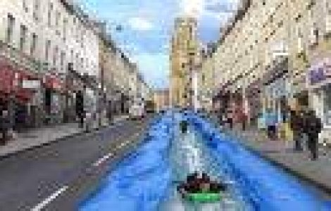 Ce se intampla cand tranformi o strada intr-un tobogan cu apa