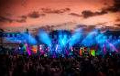 Avalansa de vedete la concerul acustic VUNK, Autoportrete