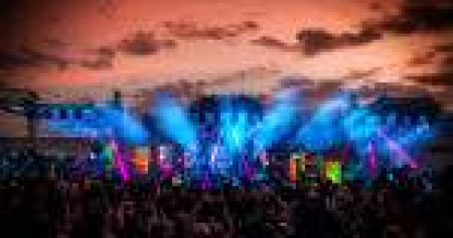 Avalansa de vedete la concerul acustic VUNK, Autoportrete