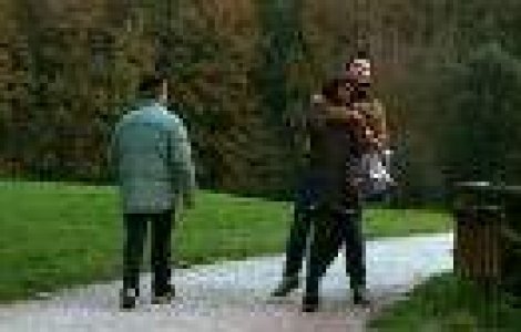 VIDEO experiment: Te-ai opri sa ajuti o femeie agresata?