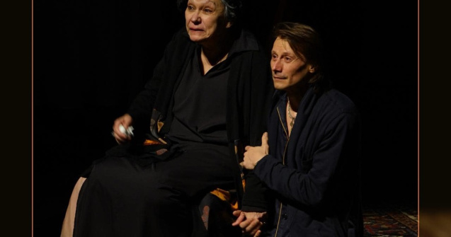 Regina Mamă, Comedie din greșeală, Antiportret de familie și Dragi