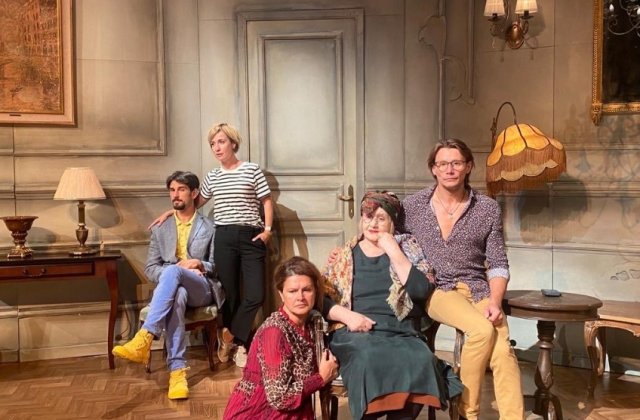 &Icirc;nceput de noiembrie cu două comedii teatrale: Și cu pisica ce-ați făcut? și BRASTALICO FABADULU sau Ața și năvodu&rsquo; ei&hellip; de viață